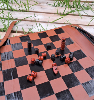 Travel chess board - Échiquier voyageur - Bill Yadi