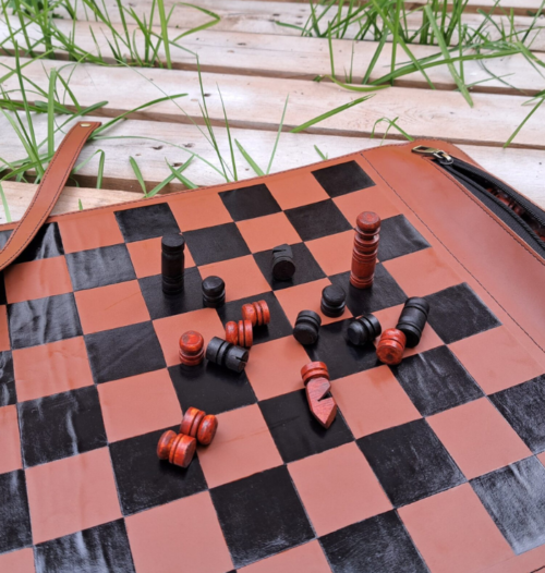 Travel chess board - Échiquier voyageur - Bill Yadi